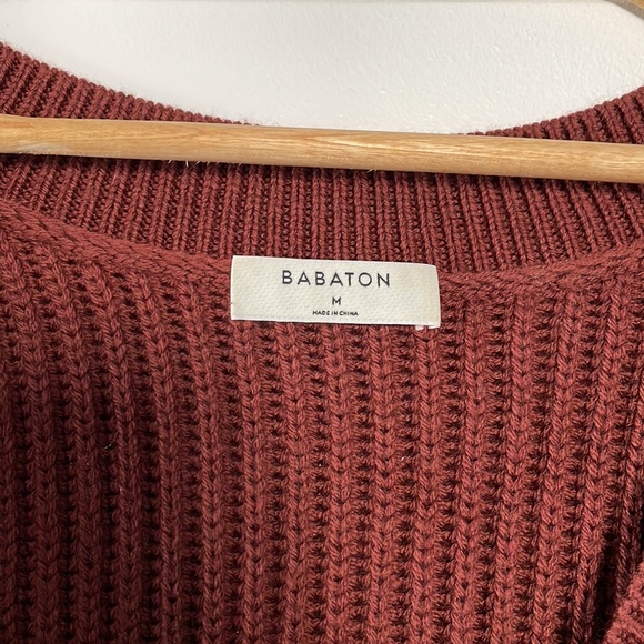 Aritzia Babaton sweater. Size medium. Oversized, burgundy colour - Picture 2 of 4